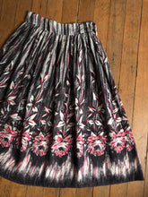 Load image into Gallery viewer, vintage 1950s upside down roses skirt {m}