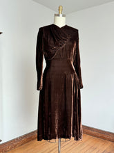 Load image into Gallery viewer, vintage 1930s brown velvet dress {m}
