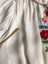 Load image into Gallery viewer, vintage 1940s embroidered blouse {M/L}
