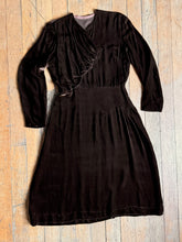 Load image into Gallery viewer, vintage 1930s brown velvet dress {m}
