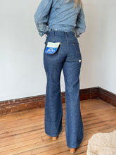 Load image into Gallery viewer, NOS vintage 1970s denim jeans XS