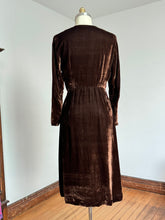 Load image into Gallery viewer, vintage 1930s brown velvet dress {m}