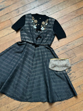 Load image into Gallery viewer, vintage 1950s black & gold party dress {m}