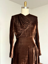 Load image into Gallery viewer, vintage 1930s brown velvet dress {m}