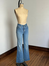 Load image into Gallery viewer, vintage 1970s GWG Scrubbies denim jeans 27/28W