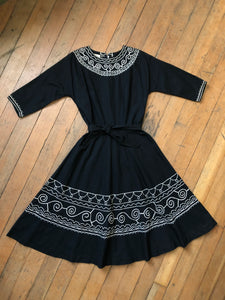 vintage 1950s embroidered dress {s/m}