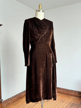 Load image into Gallery viewer, vintage 1930s brown velvet dress {m}