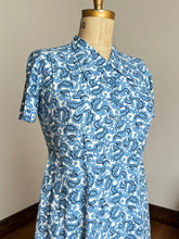 Load image into Gallery viewer, vintage 1940s rooster print dress {L}