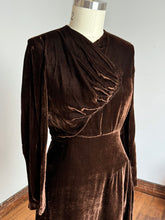 Load image into Gallery viewer, vintage 1930s brown velvet dress {m}