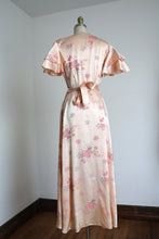 Load image into Gallery viewer, vintage 1940s front zip dressing gown {s}