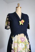 Load image into Gallery viewer, vintage 1940s floral rayon dress {L}