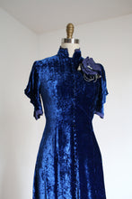 Load image into Gallery viewer, vintage 1930s blue velvet dress {xs}