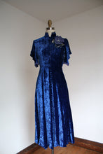 Load image into Gallery viewer, vintage 1930s blue velvet dress {xs}