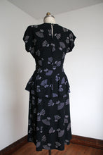Load image into Gallery viewer, vintage 1940s novelty fan dress {m}