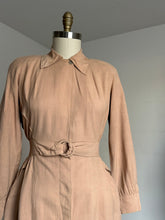 Load image into Gallery viewer, vintage 1940s beige coat {s/m}