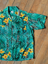 Load image into Gallery viewer, vintage 1960s rayon Hawaiian shirt - loop collar