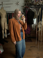 Load image into Gallery viewer, vintage 1940s 50s peach suede jacket {m/l}