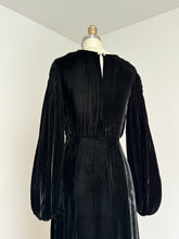 Load image into Gallery viewer, vintage 1930s black velvet gown {s/m}