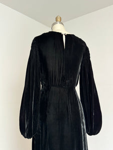 vintage 1930s black velvet gown {s/m}