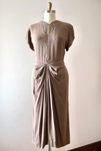 Load image into Gallery viewer, vintage 1940s Suzy Perette rayon dress