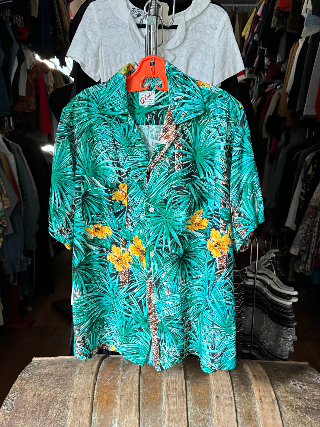 vintage 1960s rayon Hawaiian shirt - loop collar