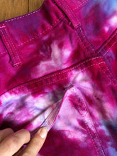 Load image into Gallery viewer, vintage 1960s 70s tie dye big E Levis flared denim jeans