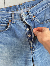 Load image into Gallery viewer, vintage 1980s LEVIS 501s jeans 28”W