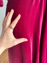 Load image into Gallery viewer, vintage 1940s velvet blouse {m}