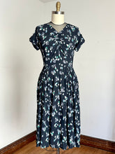 Load image into Gallery viewer, vintage 1940s floral rayon dress {s/m}