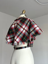 Load image into Gallery viewer, vintage 1940s 50s plaid cape {m}