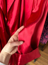 Load image into Gallery viewer, vintage 1940s liquid satin dressing gown robe {m}