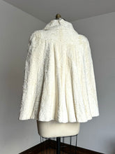 Load image into Gallery viewer, vintage 1940s faux fur cape