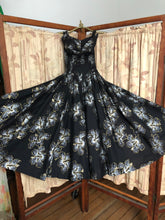 Load image into Gallery viewer, vintage 1950s Alfred Shaheen sun dress {xxs}