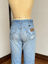 Load image into Gallery viewer, vintage 1970s Wranglers denim jeans