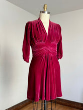 Load image into Gallery viewer, vintage 1940s velvet blouse {m}