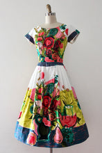 Load image into Gallery viewer, vintage 1950s novelty print still life floral dress