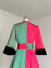 Load image into Gallery viewer, vintage 1940s black velvet robe {xs}