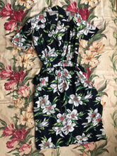 Load image into Gallery viewer, vintage 1940s floral dress {m}