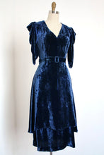 Load image into Gallery viewer, vintage 1930s blue velvet dress