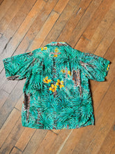 Load image into Gallery viewer, vintage 1960s rayon Hawaiian shirt - loop collar