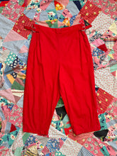 Load image into Gallery viewer, vintage 1950s red pedal pushers 28”W