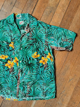 Load image into Gallery viewer, vintage 1960s rayon Hawaiian shirt - loop collar