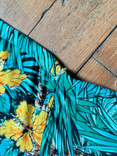 Load image into Gallery viewer, vintage 1960s rayon Hawaiian shirt - loop collar