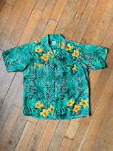 Load image into Gallery viewer, vintage 1960s rayon Hawaiian shirt - loop collar