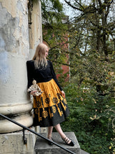 Load image into Gallery viewer, vintage 1950s skeleton key skirt {xs}