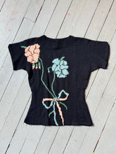 Load image into Gallery viewer, vintage 1940s floral knit top {xs-L}
