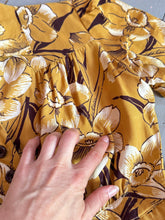Load image into Gallery viewer, vintage 1930s 40s floral blouse {s}