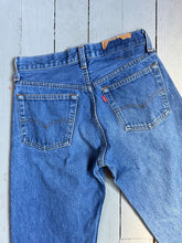Load image into Gallery viewer, vintage 1980s LEVIS 501s jeans 27”W