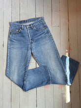 Load image into Gallery viewer, vintage 1980s LEVIS 501s jeans 28”W