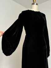 Load image into Gallery viewer, vintage 1930s black velvet gown {s/m}